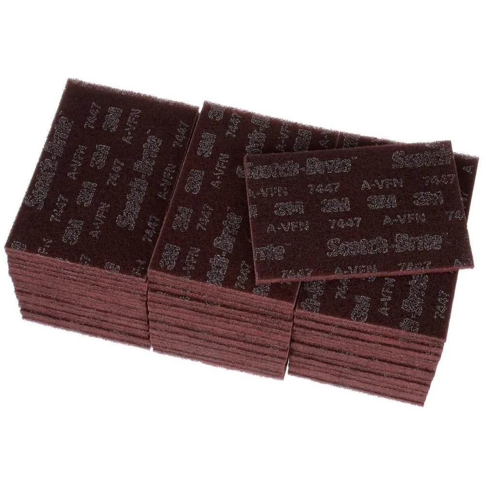 Almohadilla Manual Scotch-Brite™ 7447B Pro, PO-HP, A/O Very Fine, Granate, 6 in x 9 in Granel