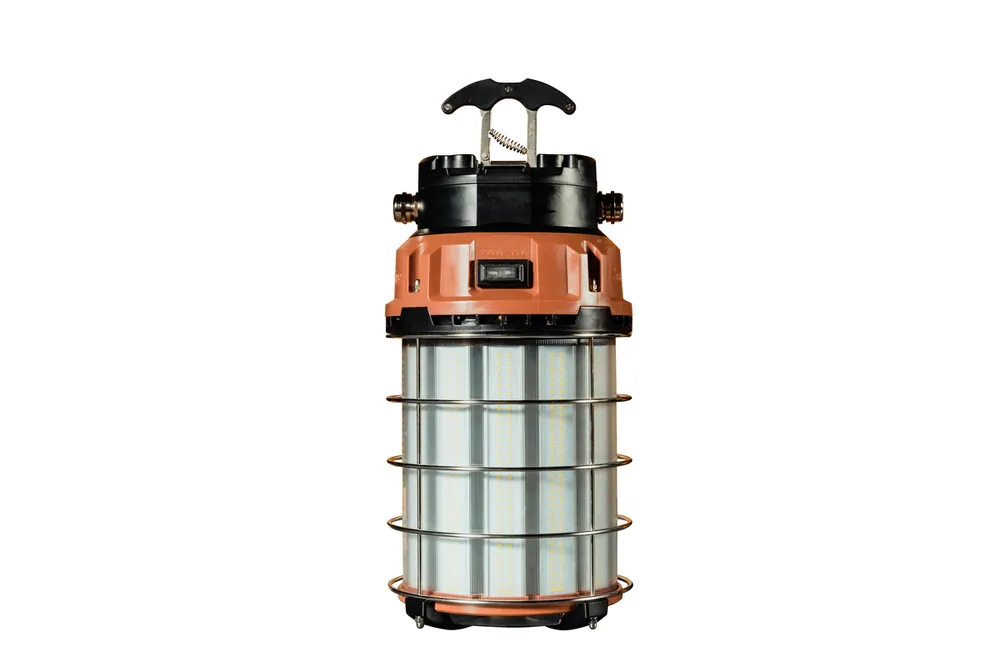 LÁMPARA LED PREFABRICADA DE 200W SUSPENDIDA