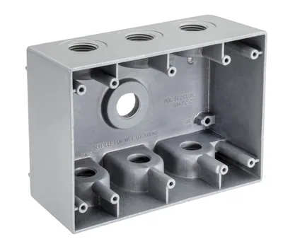 3/4" 7-HOLE 3-GANG WEATHERPROOF BOX